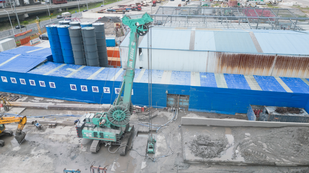 地下連續(xù)墻施工邁入綠色裝備新旅程 ——金泰SG80E電動(dòng)抓斗